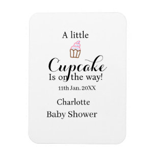 En liten cupcake är på väg baby shower namn da magnet