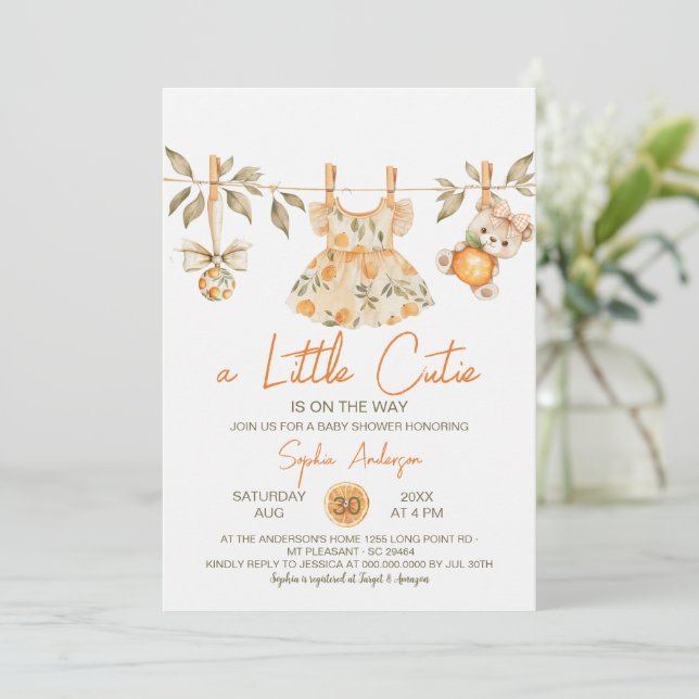 En liten Cutie Orange barnkläder Baby Shower Inbjudningar (Stående Fram)