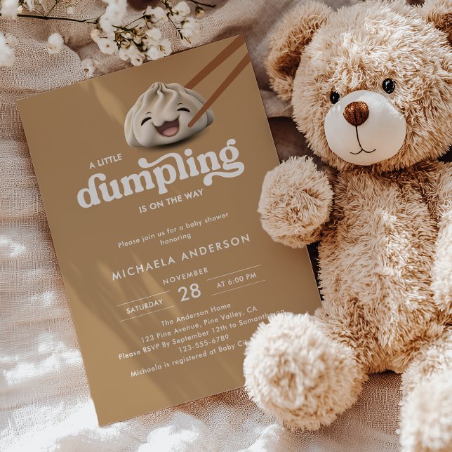 En liten dubbning är på gång med babyskabruk inbjudningar (Skapare uppladdad)