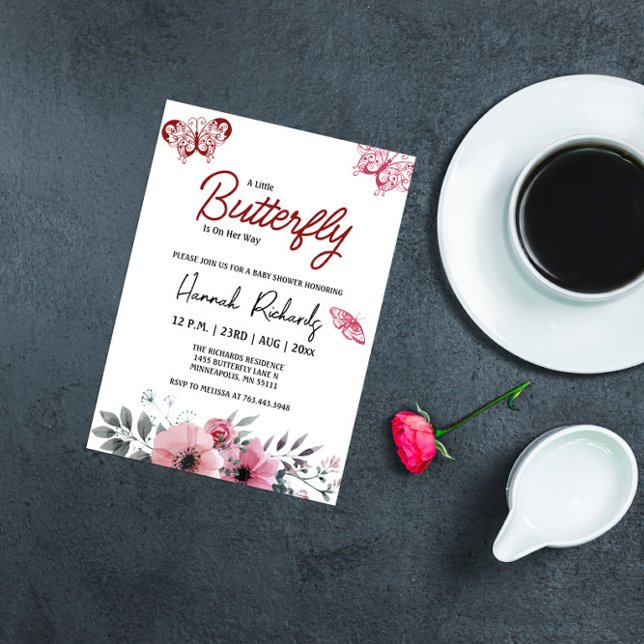 En liten fjäril är på hennes sätt, babyskor inbjudningar (Skapare uppladdad)