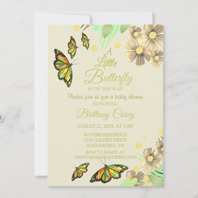 En liten fjäril är på väg mot Blommigt Baby vete Inbjudningar (Framsida)