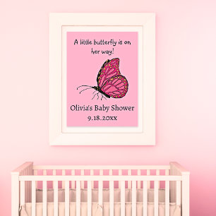 En liten fjäril är på väg till babyduschens rosa poster