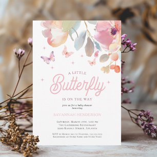 En liten fjäril Rosa Blommigt Baby Shower Inbjudningar