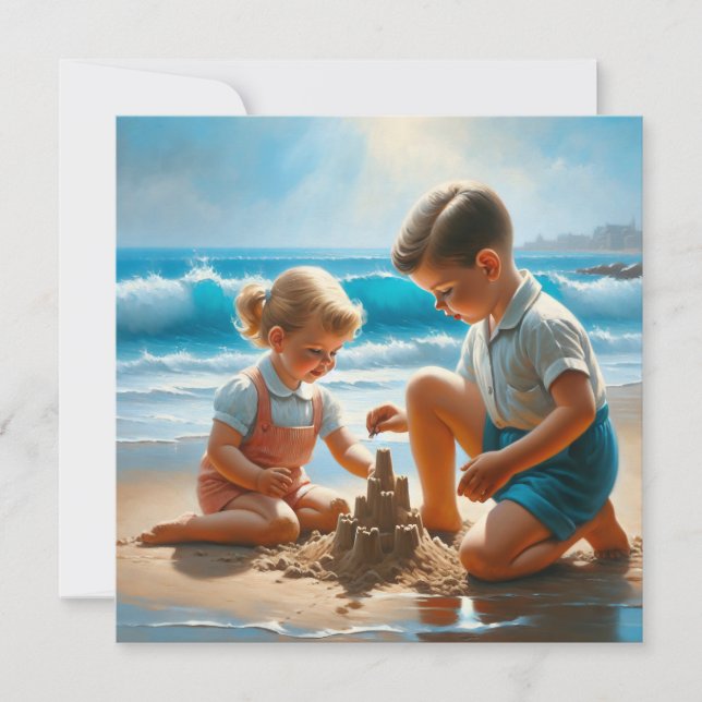 En liten flicka och pojke som Bygger ett Sandcastl (Framsida)