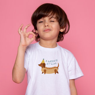 En liten gammal dachshund wiener dog pojke t shirt