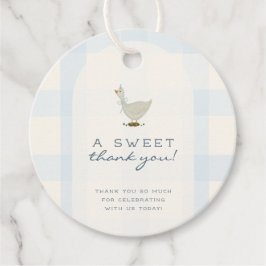 En liten gåunge pojke baby shower gåvor etiketter