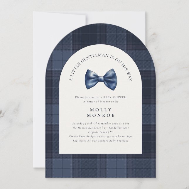 En liten gentleman är på väg till Baby Shower Inbjudningar (Framsida)
