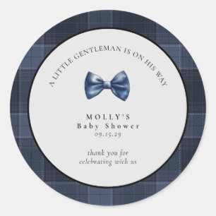 En liten gentleman är på väg till Baby Shower Runt Klistermärke