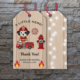 En liten Hero Firelångbilds babystövel Presentetikett