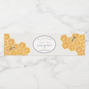 En liten honung är på väg att duscha honungsbin vattenflaskor etikett