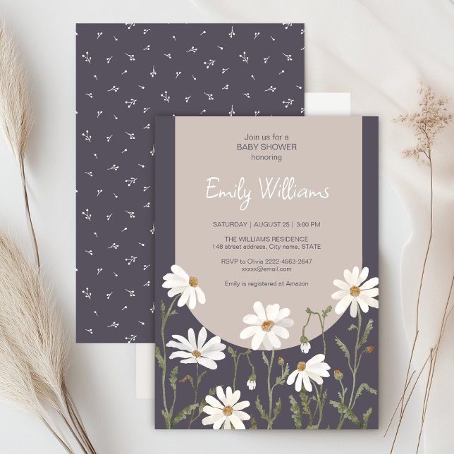 En liten inbjudan till babydusch på daisyn för vil (Daisy wildflower watercolor baby in bloom floral shower invitation in purple colors, rustic, boho)