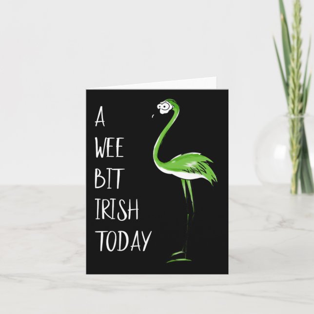 En liten irländsk flamingo på St. Patricks shamroc Kort (Framsida)
