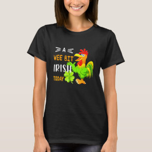 En liten irländsk grön kyckling på St. Patricksdag T Shirt