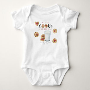En liten kaka är på väg Baby shower T Shirt