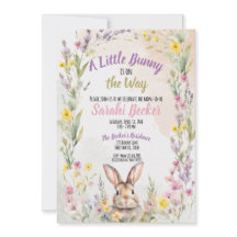 En liten kanin är på väg - Baby Shower-inbjudan