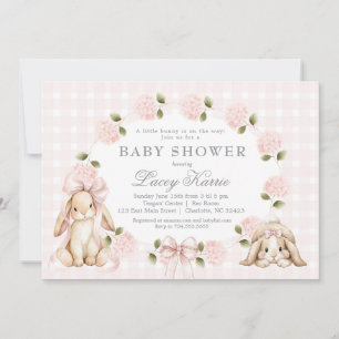 En liten kanin är på väg, kanin baby shower inbjudningar