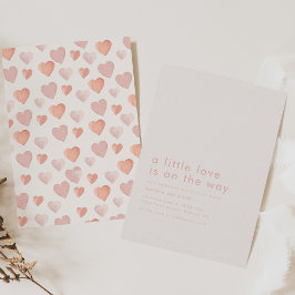 En liten Kärlek är på väg mot Heart Baby Shower Inbjudningar