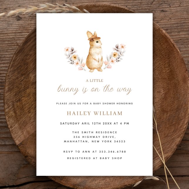 En liten kittlig brud Wildblomskuva Inbjudningar (A Little Whimsical Bunny Wildflower Baby Shower Invitation)