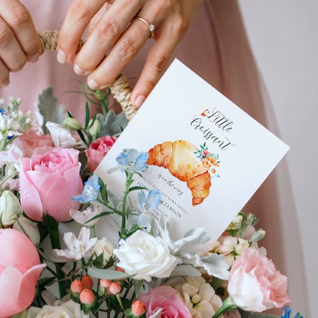 En liten kroissant är på väg att visa sig vara en  inbjudningar (Skapare uppladdad)