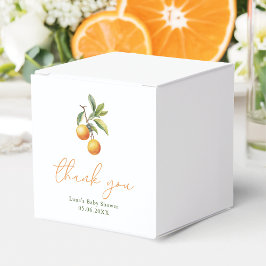 En liten kutik är på väg att Orange babyskor Presentaskar