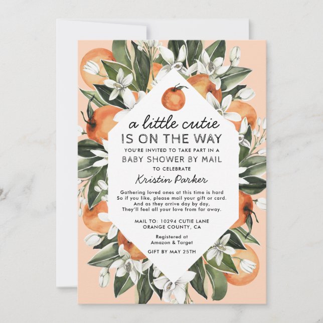 En liten kutik är på väg att visa babyskon med pos inbjudningar (Framsida)