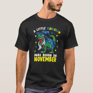 En liten magiker föddes i november t shirt