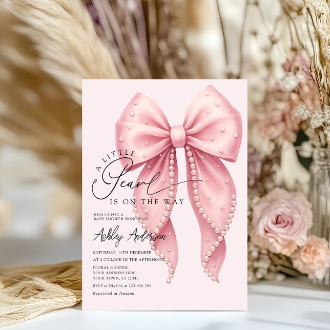 En liten pärla är på väg mot Rosa Bow Baby Shower Inbjudningar (Skapare uppladdad)