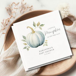 En liten pipa på vägen mot en blå babyskare pappersservett