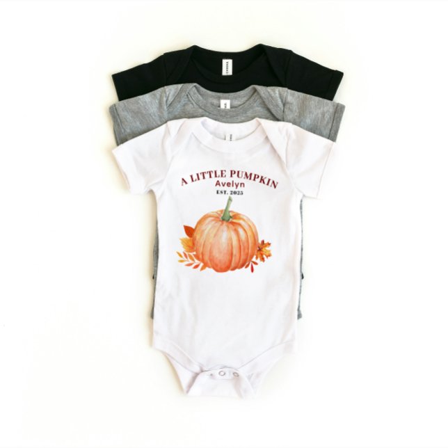 En liten pumpa anpassat namn och år höst t shirt (a little pumpkin custom name baby gifts ideas baby shower mother to be fall theme newborn)