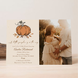 En liten Pumpkin är på väg att visa foto för babys Inbjudningar