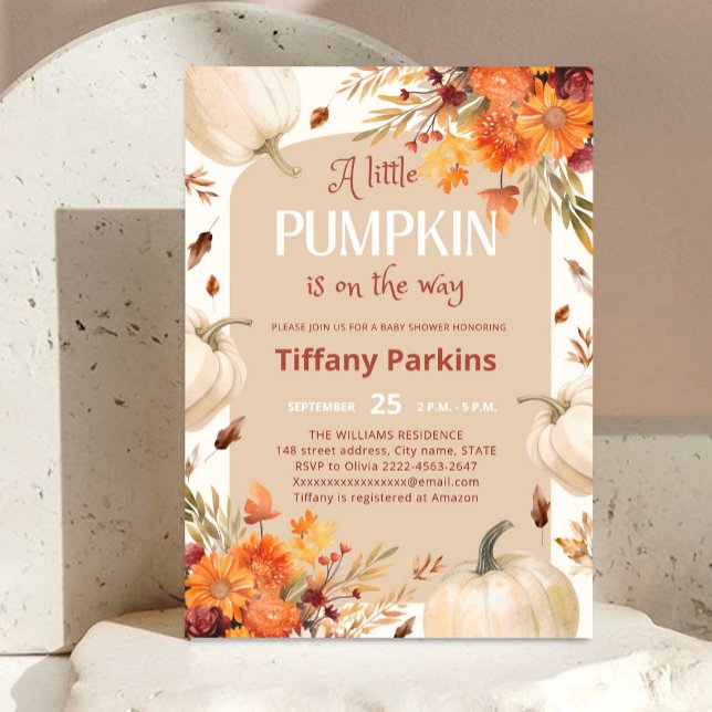 En liten Pumpkin Fall-blomma Baby Shower Inbjudningar (Little pumpkin is on the way 🎃 Cozy fall baby shower invite with autumn florals 🍂✨)
