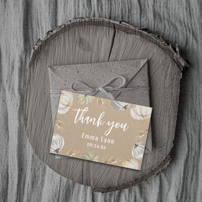 En liten Pumpkin Kraft Fall Baby Shower-inbjudan Tack Kort (#zazzlemade #pumpkinspice #thankyou #fall)