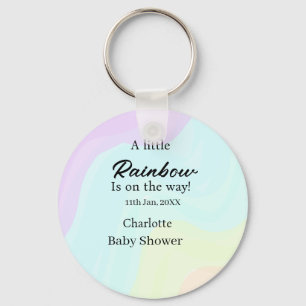 En liten regnbåge är på väg baby shower namn da nyckelring