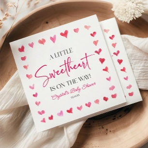 En liten rödrött Rosa Hearts Baby Shower Pappersservett