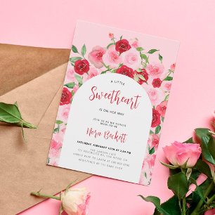 En liten Rosa Blommigt Arch Baby Shower Inbjudningar