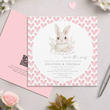En liten rosa kanin QR-kod babyfirande
