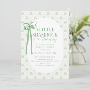 En liten Shamrock är på väg baby shower Inbjudningar