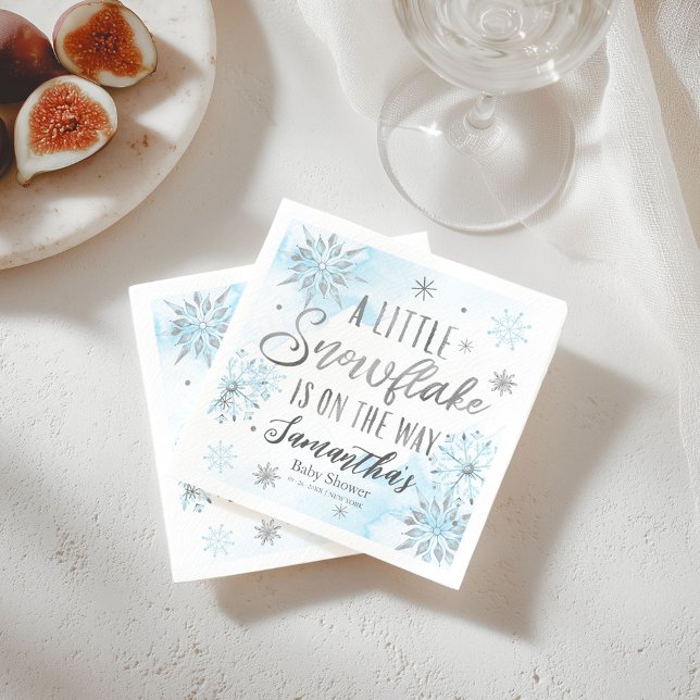 En liten snöflinga är på väg pojke baby shower pappersservett (Skapare uppladdad)