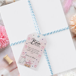 En liten unge är nästan framme Rosa babyfest Presentetikett