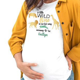 En liten Vild är på väg att boja babyskor T Shirt