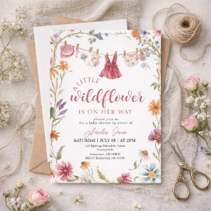 en liten vildblomma baby shower inbjudningar