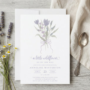 En liten vildblomma lila båge baby shower inbjudningar