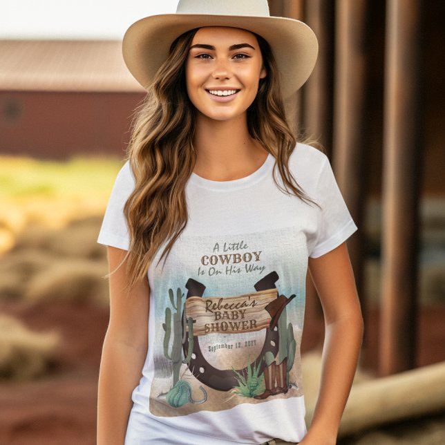 En liten Western pojke, babystövel T Shirt (Rustic Western Boy Baby Shower T-Shirt -- "A Little Cowboy Is On His Way" Collection)