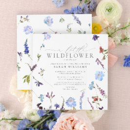 En liten Wildblomma Blue Blommigt, sommarbabyskor Inbjudningar