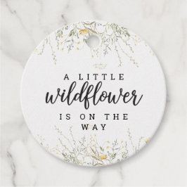 En liten Wildblomma Gult Vattenfärgsbabyskor Gåvor Etiketter