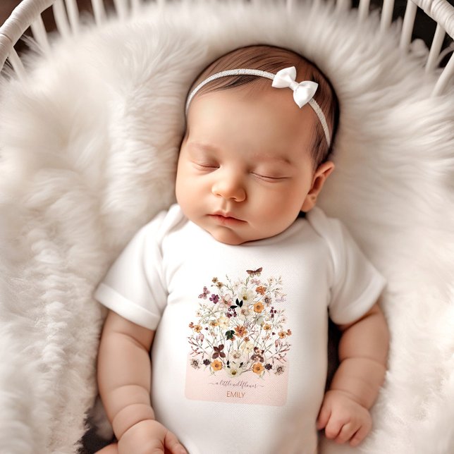 En liten Wildblomma Namn Botanical Blommigt Girl T Shirt (A little Wildflower Name Botanical Floral Girl Baby Bodysuit)