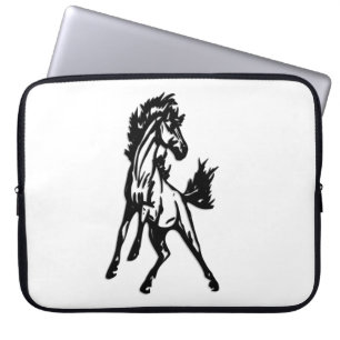 En livlig hoppande häst i det vilda laptop fodral