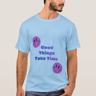 en ljusblå halvärmad t-shirt