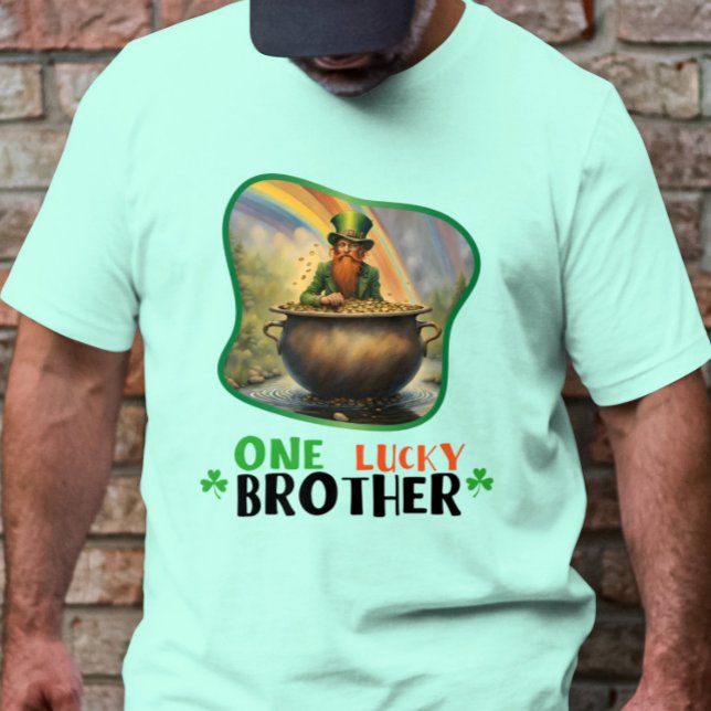 En Lucky Brother - Grönt Attire Affair T Shirt (Skapare uppladdad)