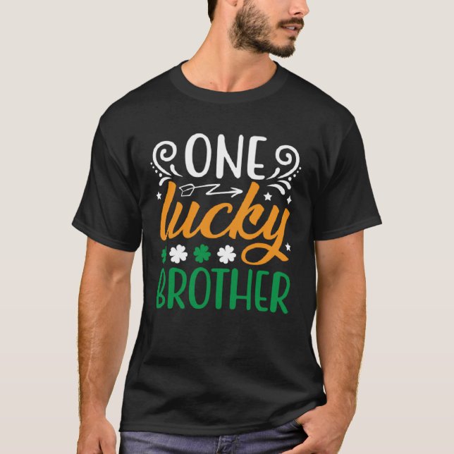 En Lucky Brother Saint patrick s T Shirt (Framsida)